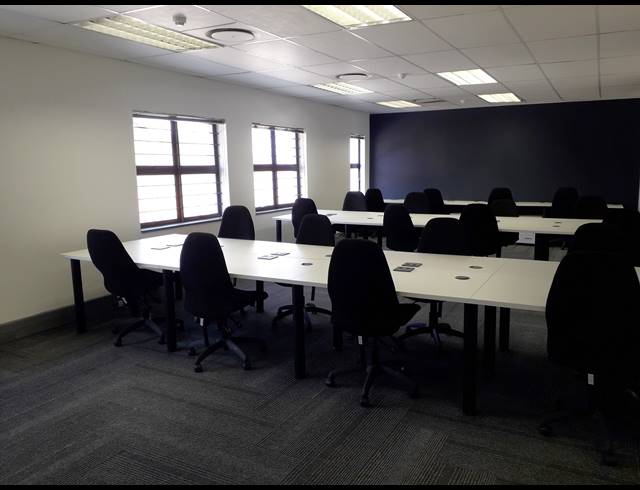 2,562M² OFFICE TO LET IN IRENE